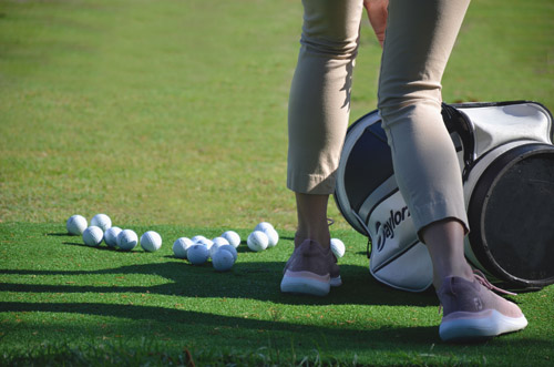 women golfing